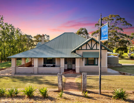 Authentic-Historic-Barossa-Accommodation-BnB-Norms-Farm-Stay-Hero-gallery